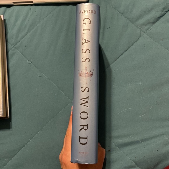 The Red Queen Collection Series Books 1 - 4 and cruel Crown by Victoria Aveyard - Picture 9 of 15